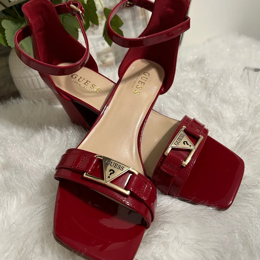 NEW Guess Size 11M, Red Glossy Toes Out Heeled Sandals - Picture 3 of 6